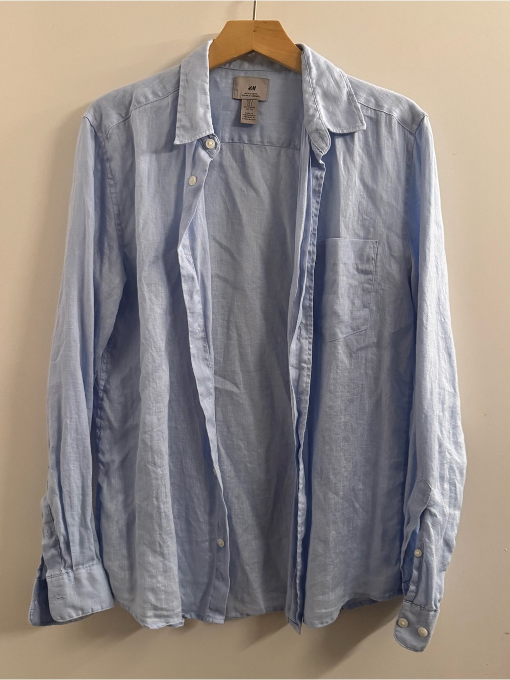 🦄3 for $10🦄H&M Light Blue Long-Sleeve Button-Down Shirt